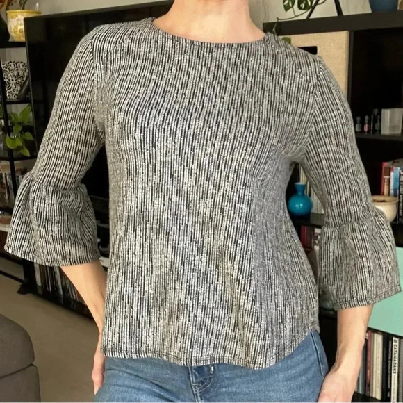 Anthropologie W5 Black & Gray Bell Sleeve Top Small - Picture 2 of 7